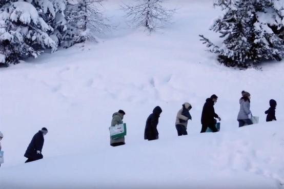 Even the migrant children are exhausted, but in the snow they have been walking for years towards a welcome that does not exist